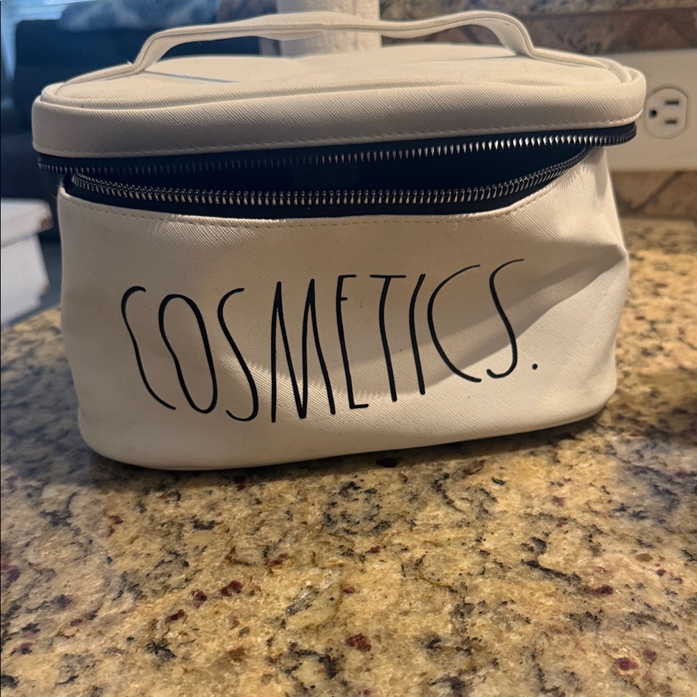 Ray Dunn cosmetic travel bags